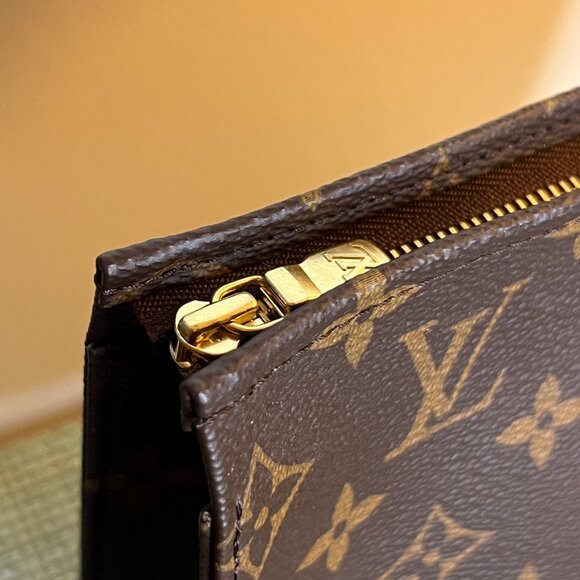 NEW Louis Vuitton Monogram Canvas Toiletry 26 Pouch - Picture 3 of 12